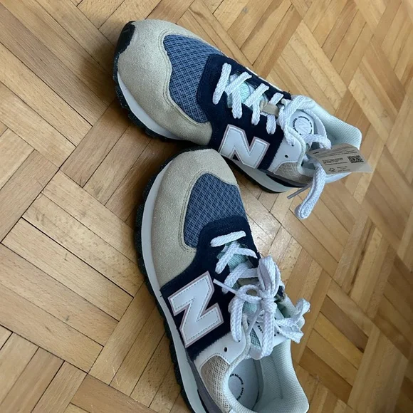 NEW BALANCE RUNNING SHOES - Picture 3 of 3